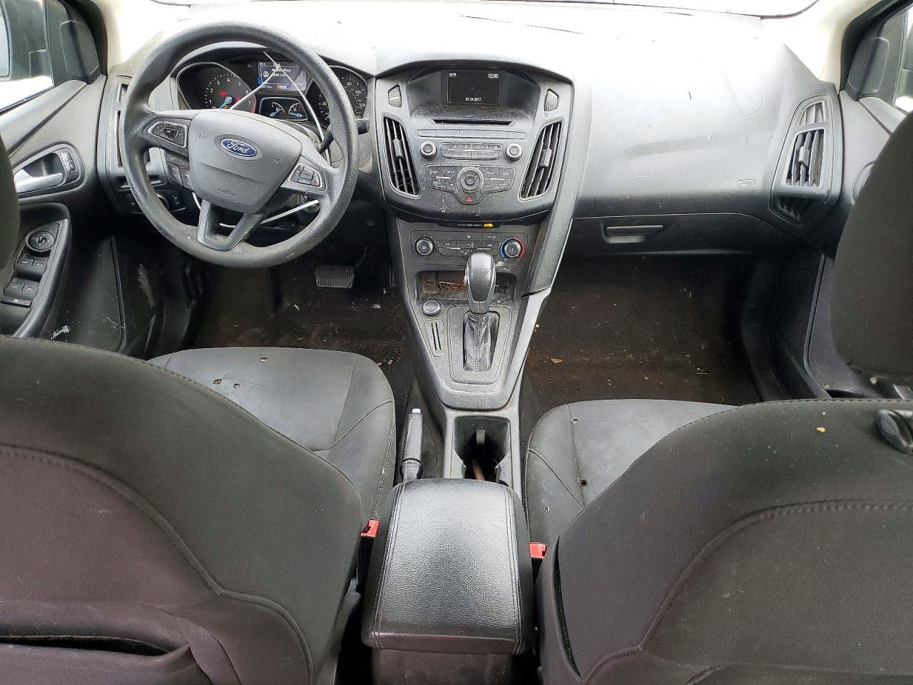 2017 FORD FOCUS SE photo 8