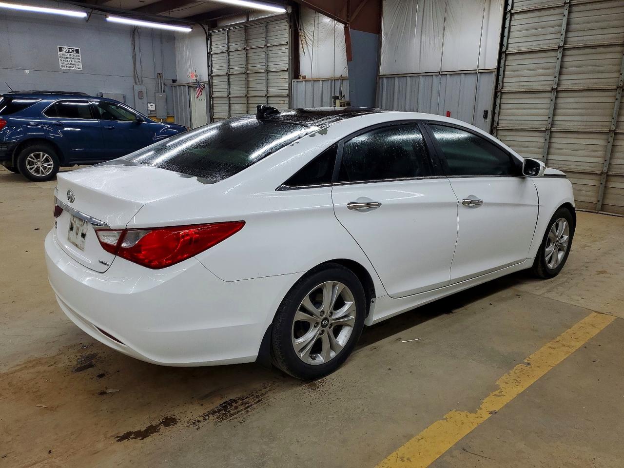 2013 HYUNDAI SONATA SE photo 3