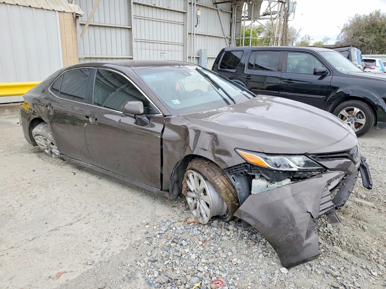 2019 TOYOTA CAMRY L photo 4
