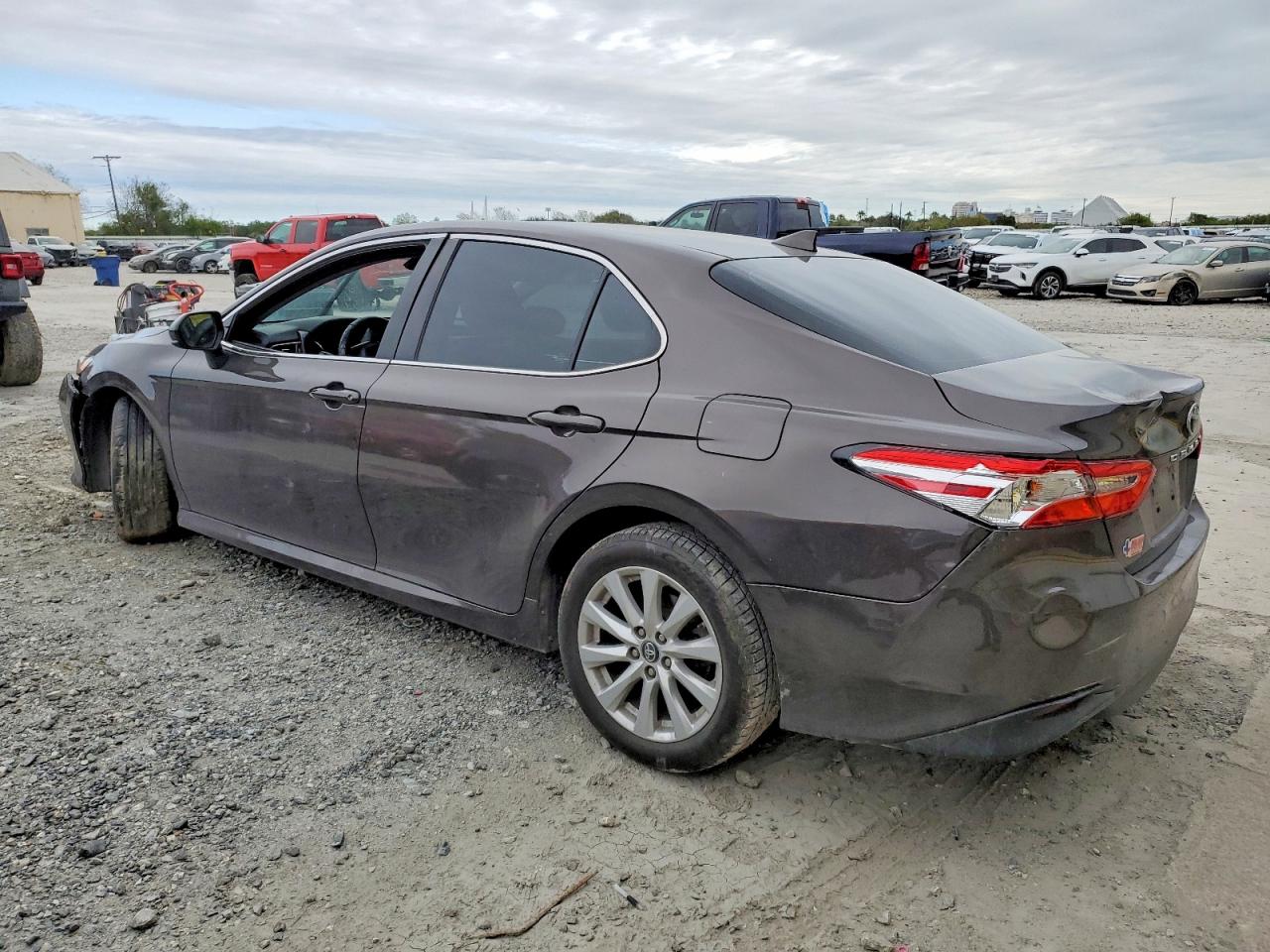 2019 TOYOTA CAMRY L photo 2