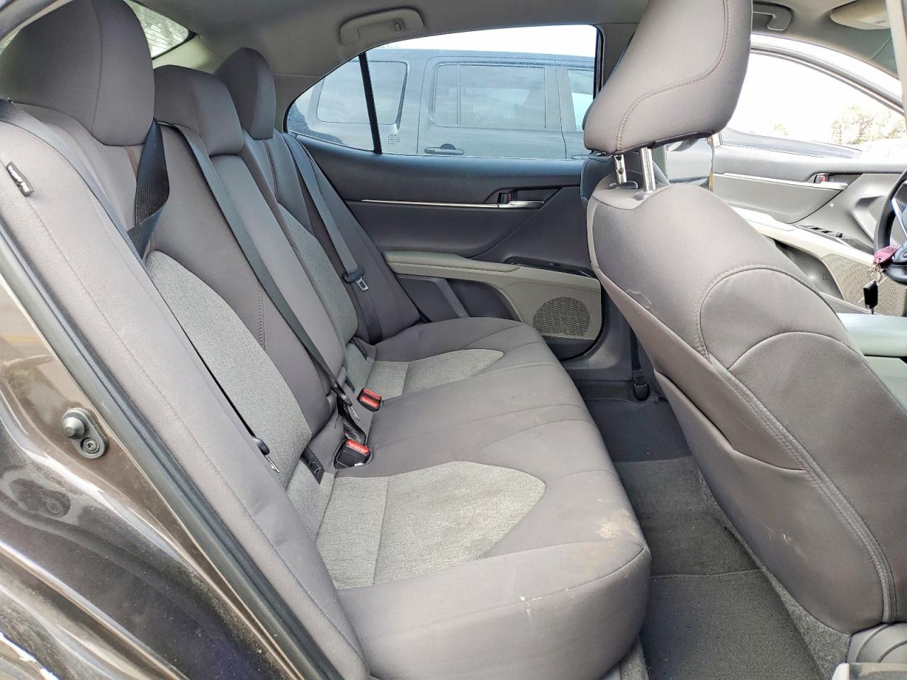 2019 TOYOTA CAMRY L photo 10