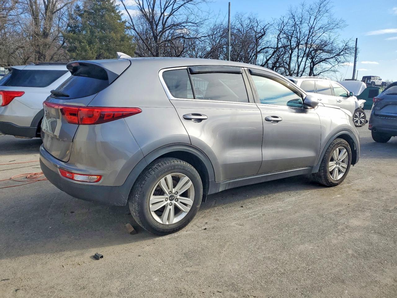 2018 KIA SPORTAGE LX photo 3