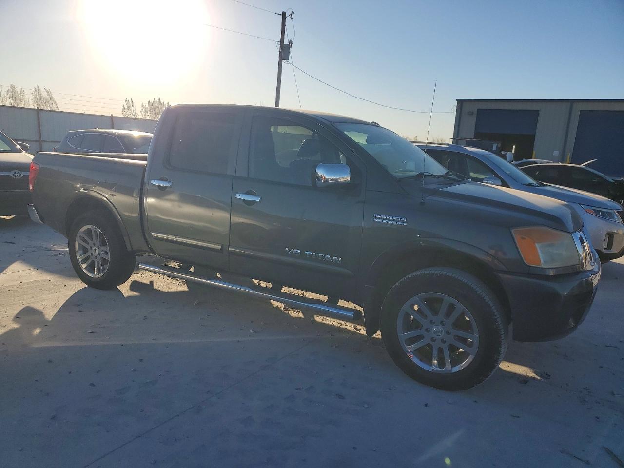 2011 NISSAN TITAN S photo 4