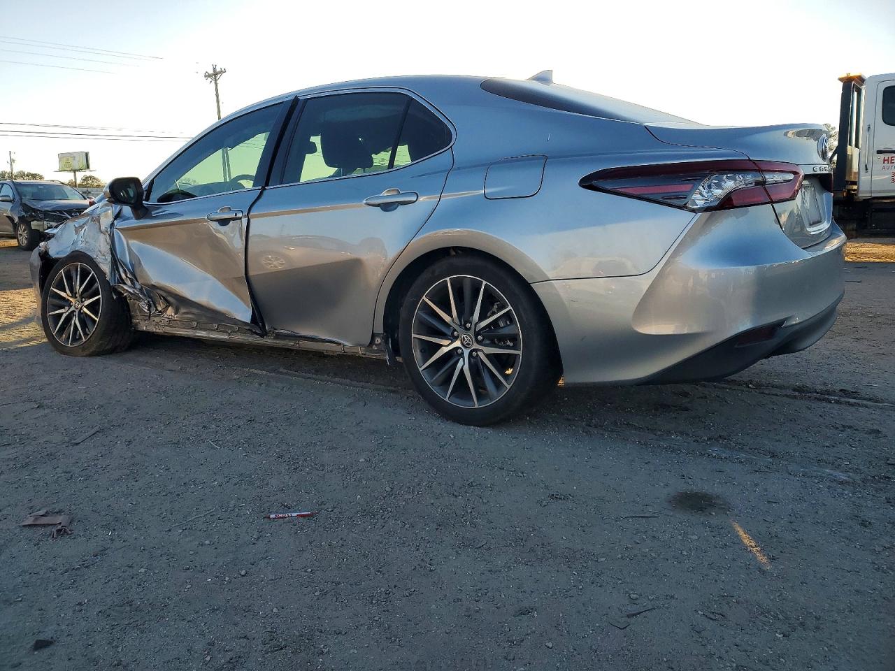 2024 TOYOTA CAMRY XLE photo 2