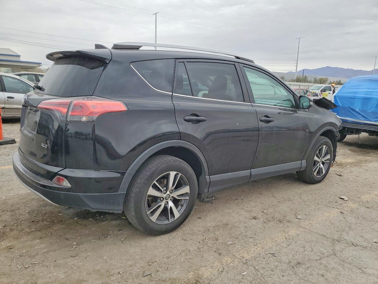 2016 TOYOTA RAV4 XLE photo 3