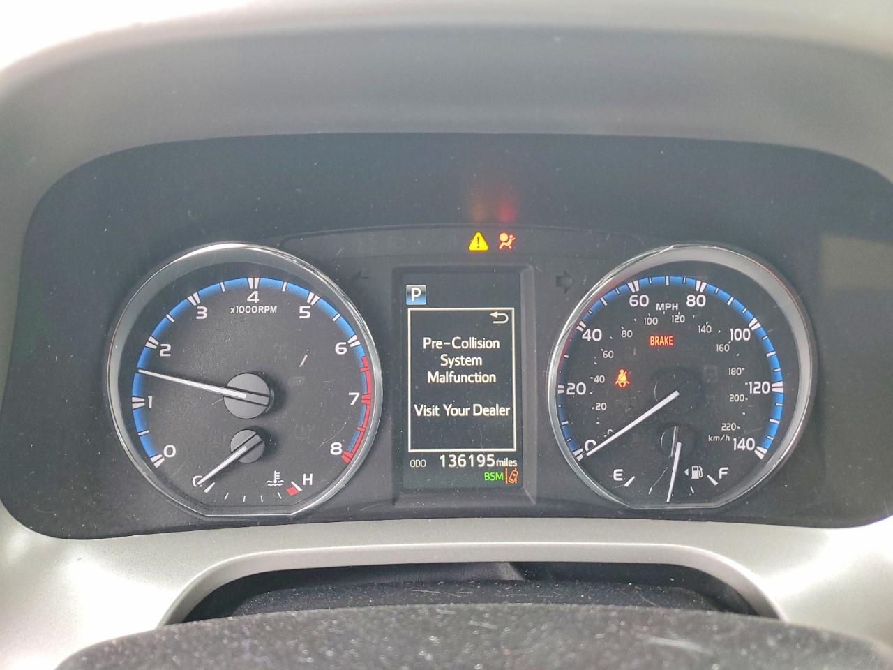 2016 TOYOTA RAV4 XLE photo 9