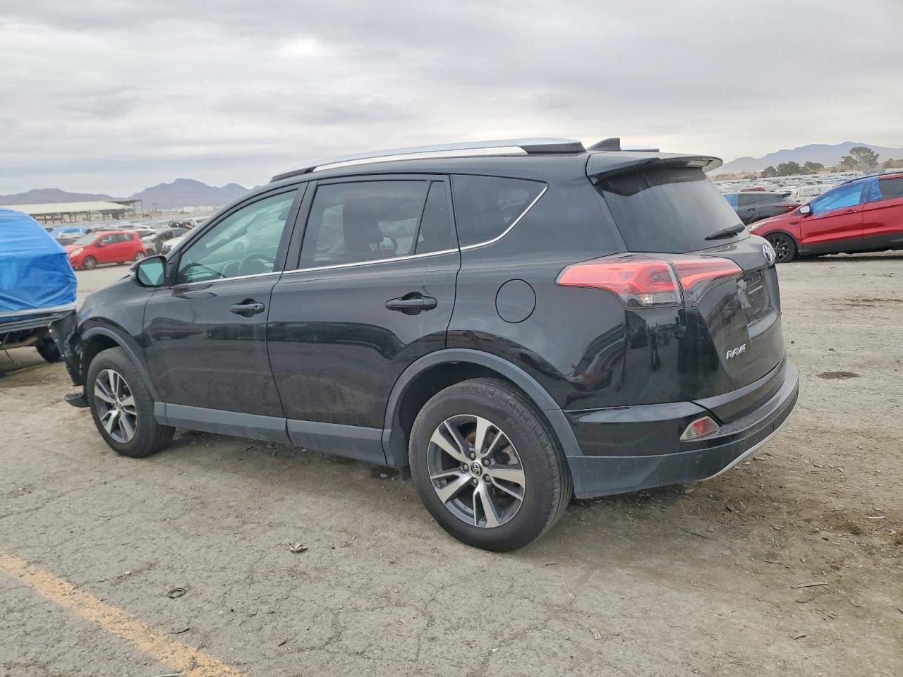 2016 TOYOTA RAV4 XLE photo 2