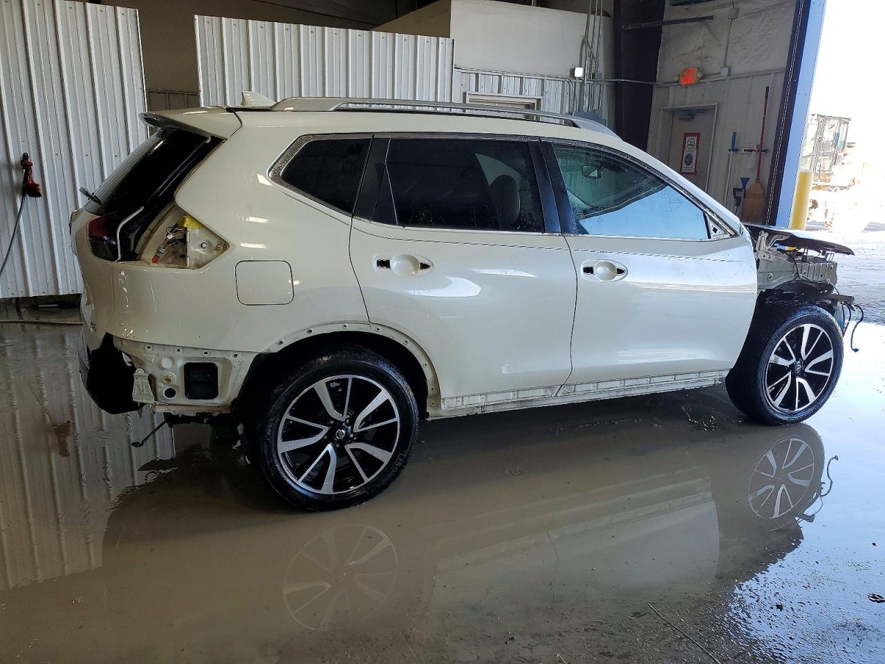 2019 NISSAN ROGUE S photo 3