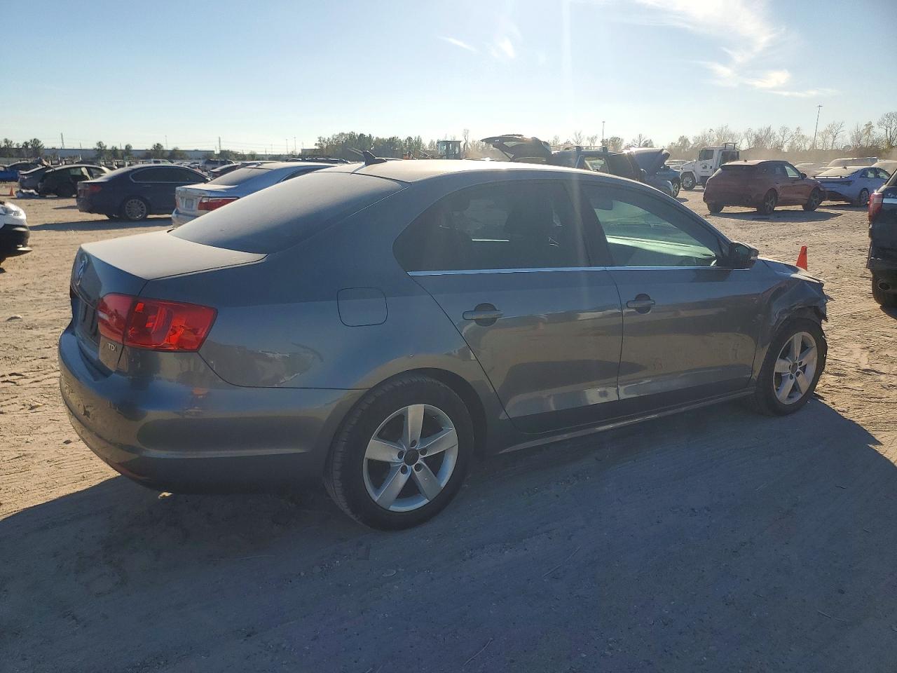 2013 VOLKSWAGEN JETTA TDI photo 3