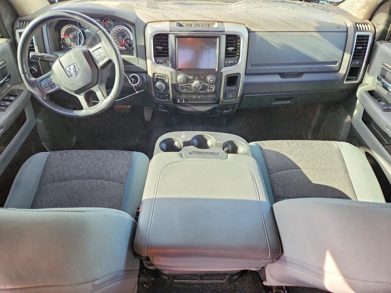 2015 RAM 1500 SLT photo 8