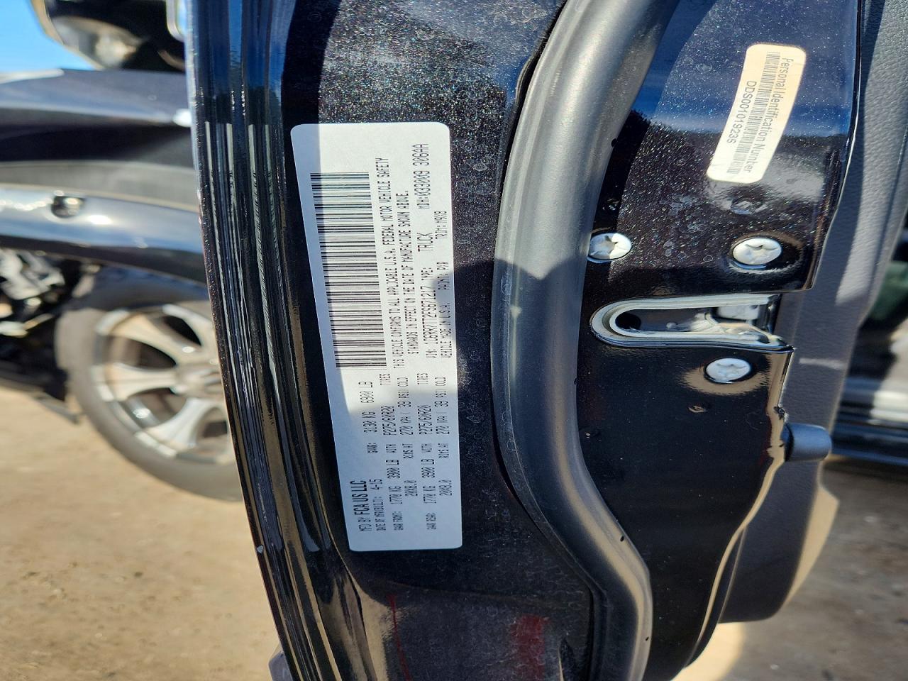 2015 RAM 1500 SLT photo 12