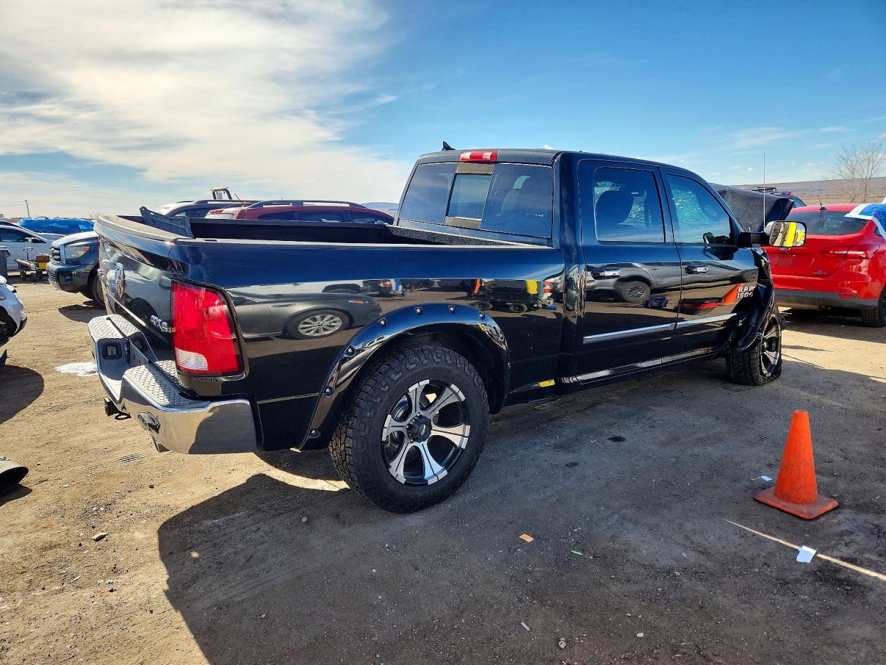 2015 RAM 1500 SLT photo 3