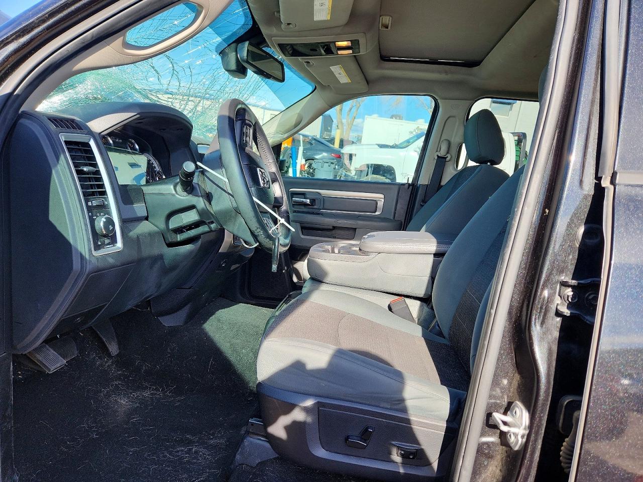 2015 RAM 1500 SLT photo 7