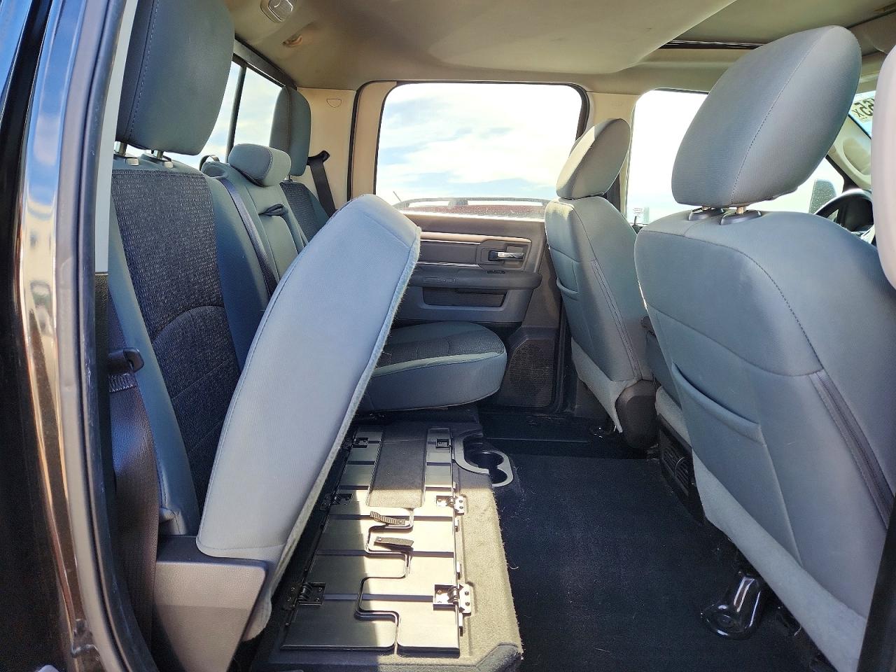 2015 RAM 1500 SLT photo 10