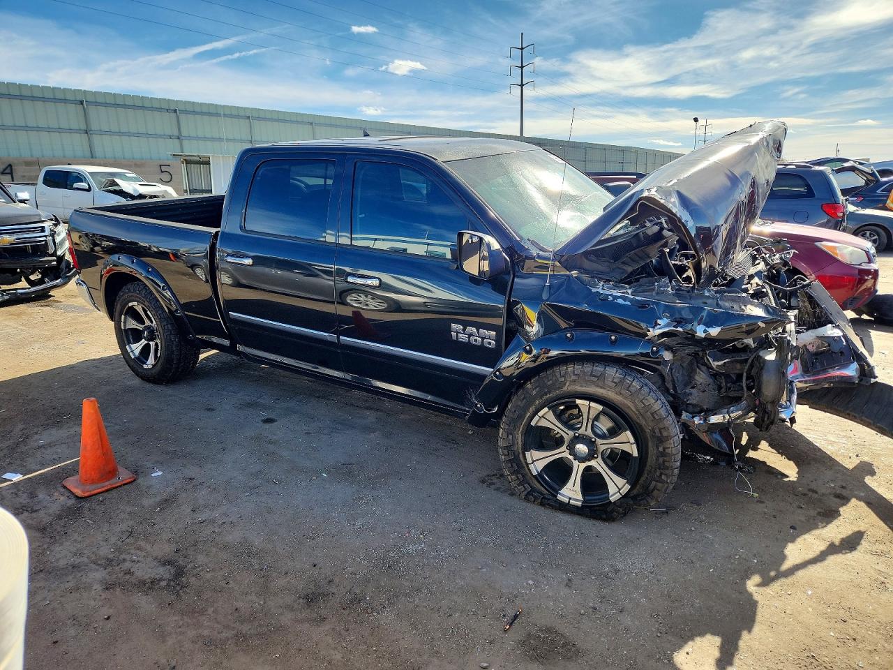 2015 RAM 1500 SLT photo 4
