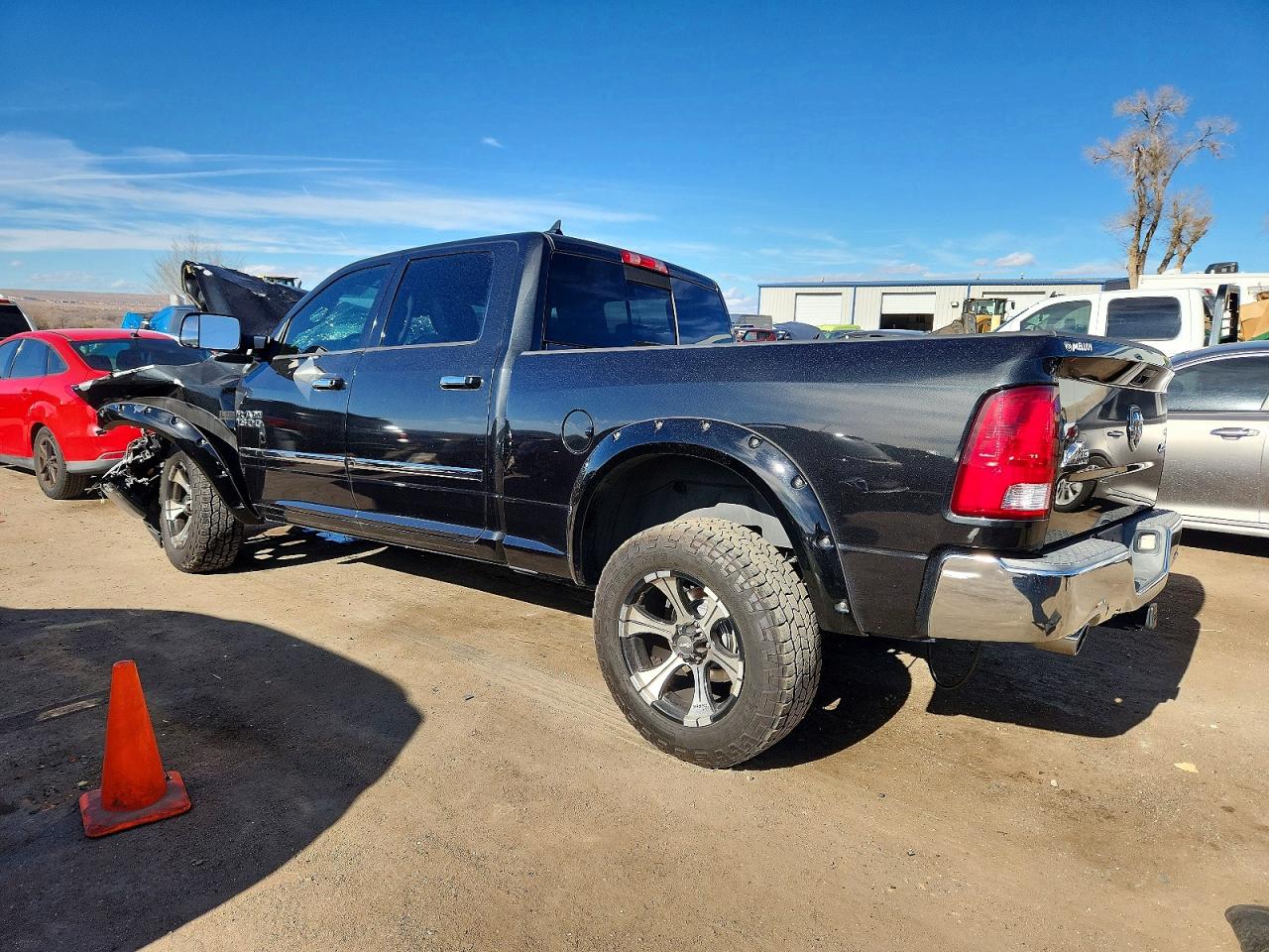 2015 RAM 1500 SLT photo 2