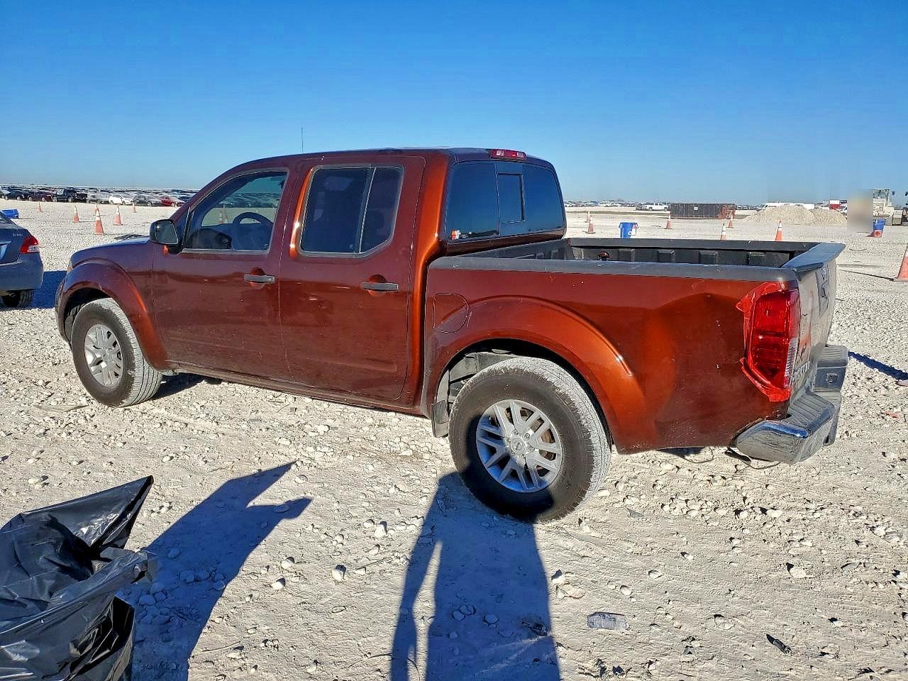 2018 NISSAN FRONTIER S photo 2
