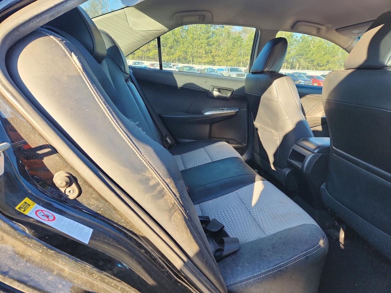 2014 TOYOTA CAMRY L photo 10