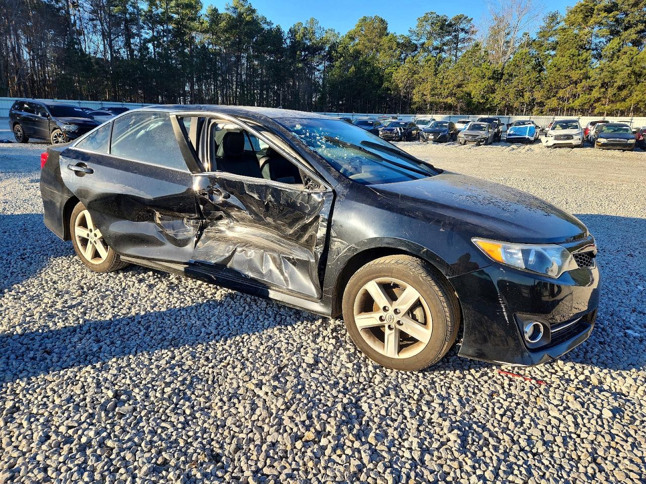 2014 TOYOTA CAMRY L photo 4