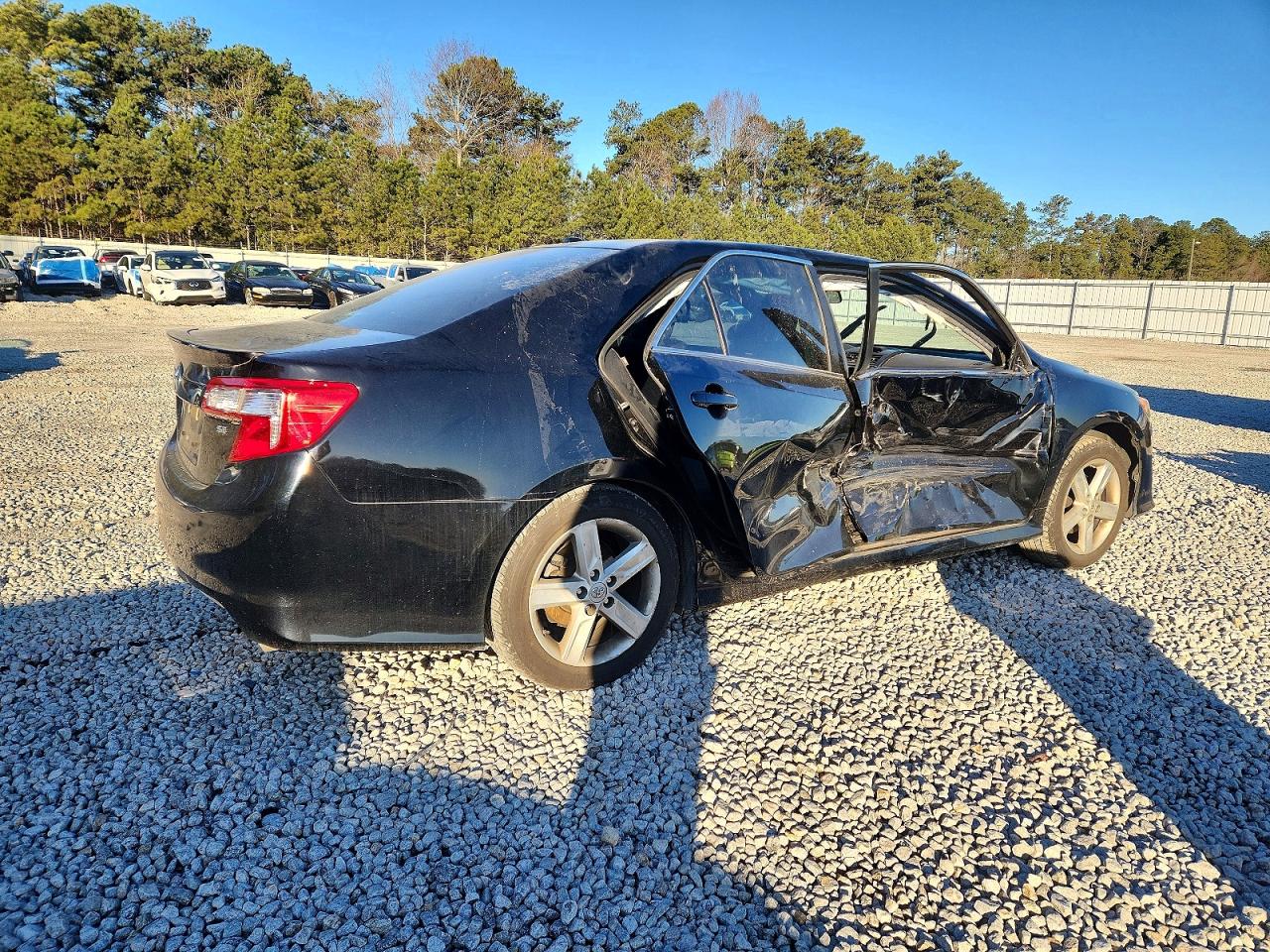 2014 TOYOTA CAMRY L photo 3