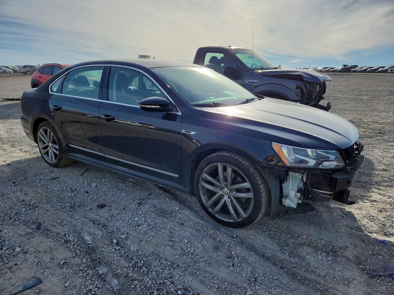 2017 VOLKSWAGEN PASSAT R-LINE photo 4