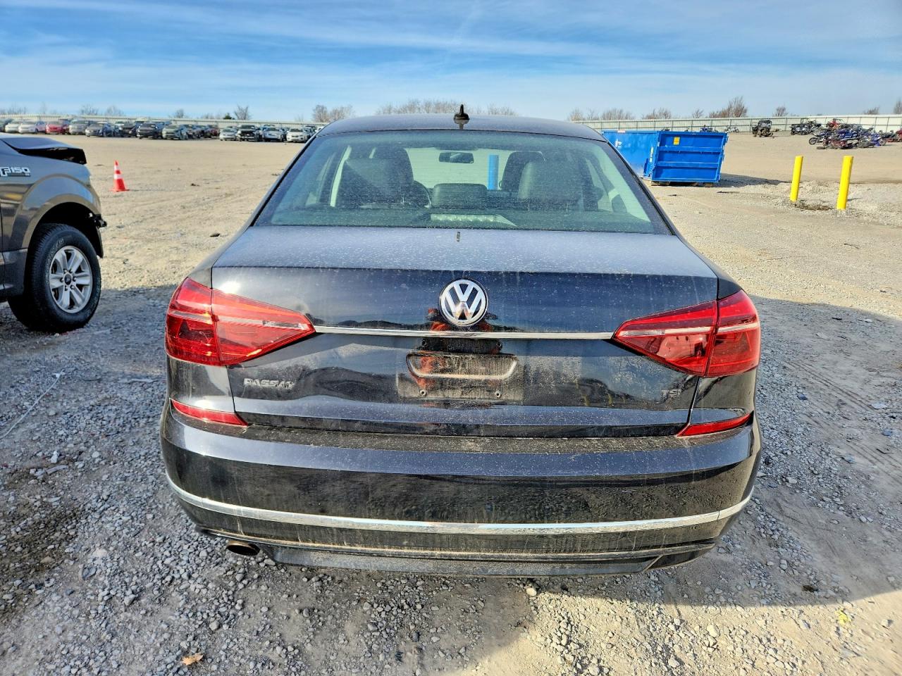 2017 VOLKSWAGEN PASSAT R-LINE photo 6