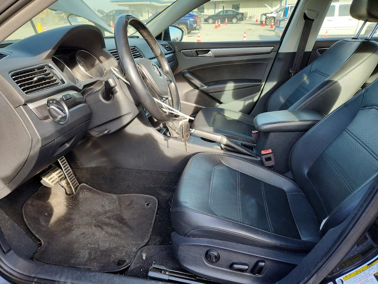 2017 VOLKSWAGEN PASSAT R-LINE photo 7