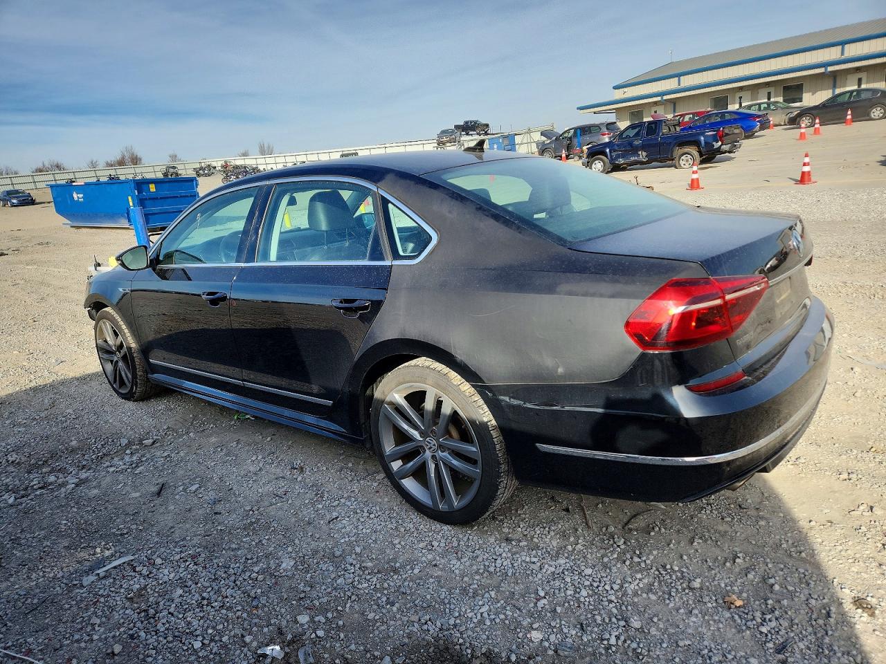 2017 VOLKSWAGEN PASSAT R-LINE photo 2