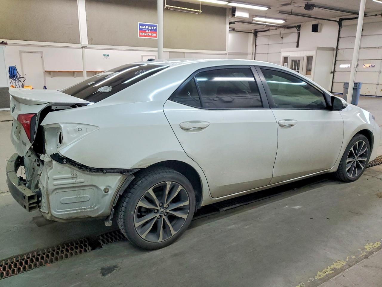 2017 TOYOTA COROLLA L photo 3