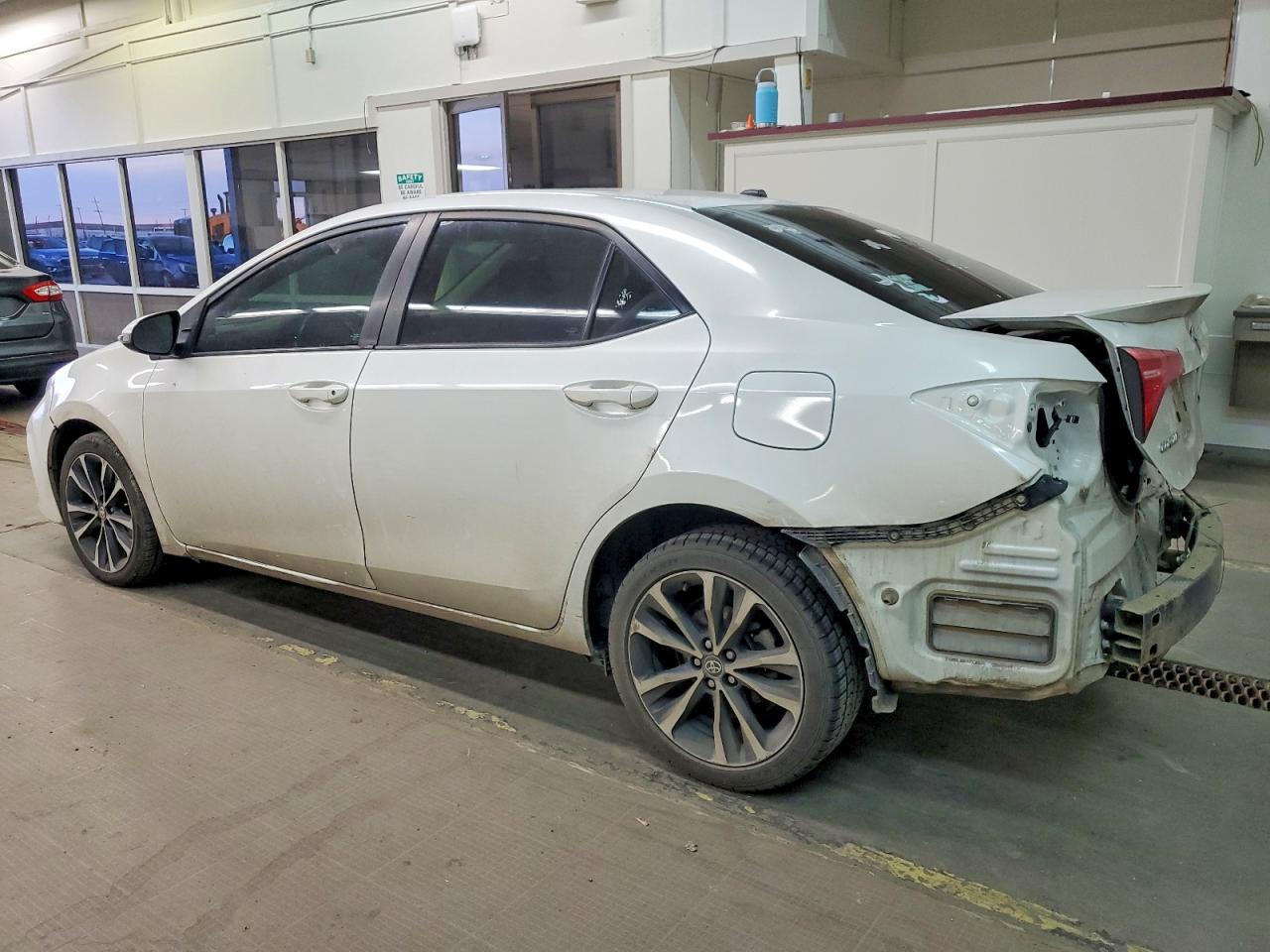 2017 TOYOTA COROLLA L photo 2