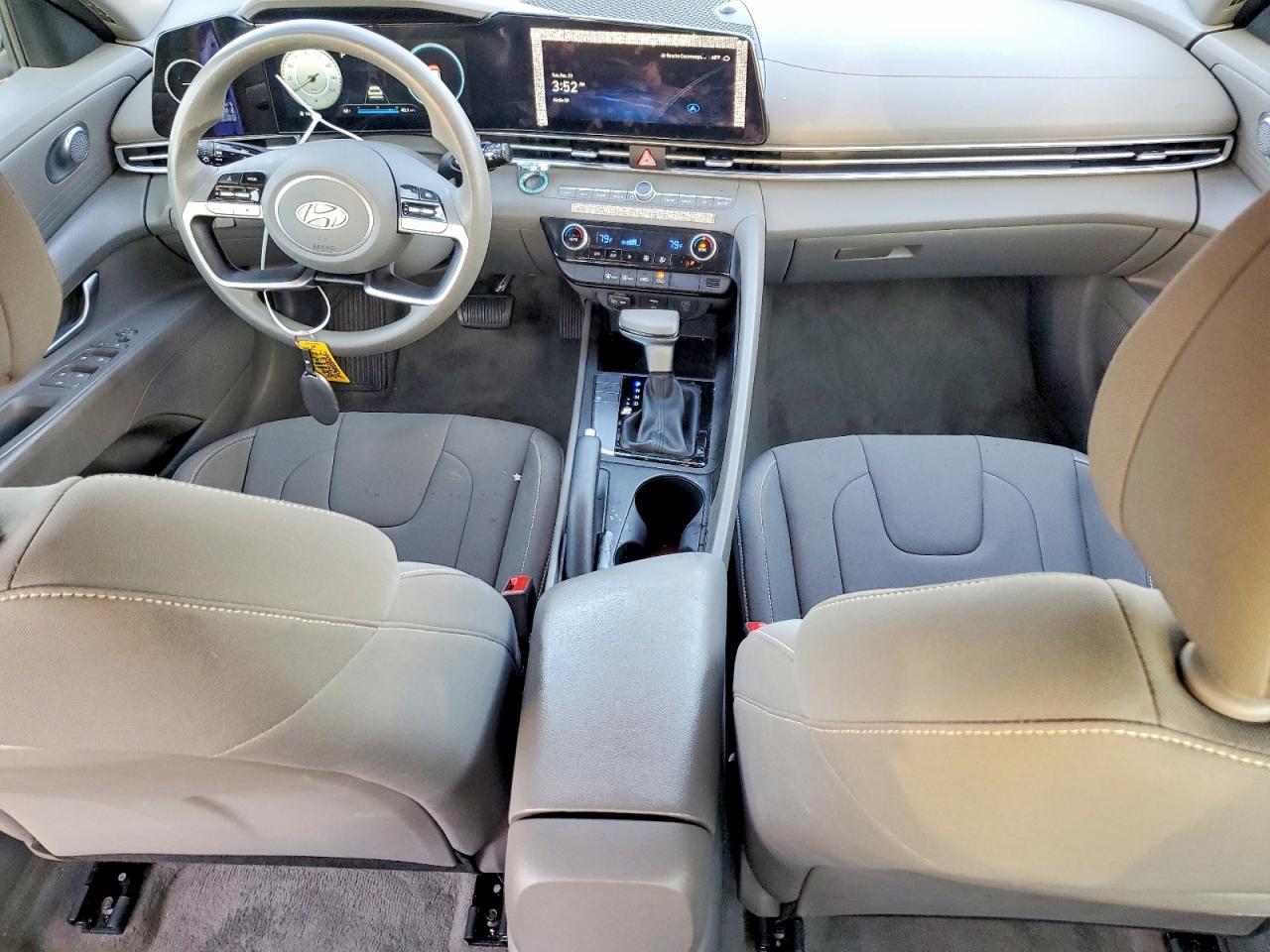 2024 HYUNDAI ELANTRA SEL photo 15
