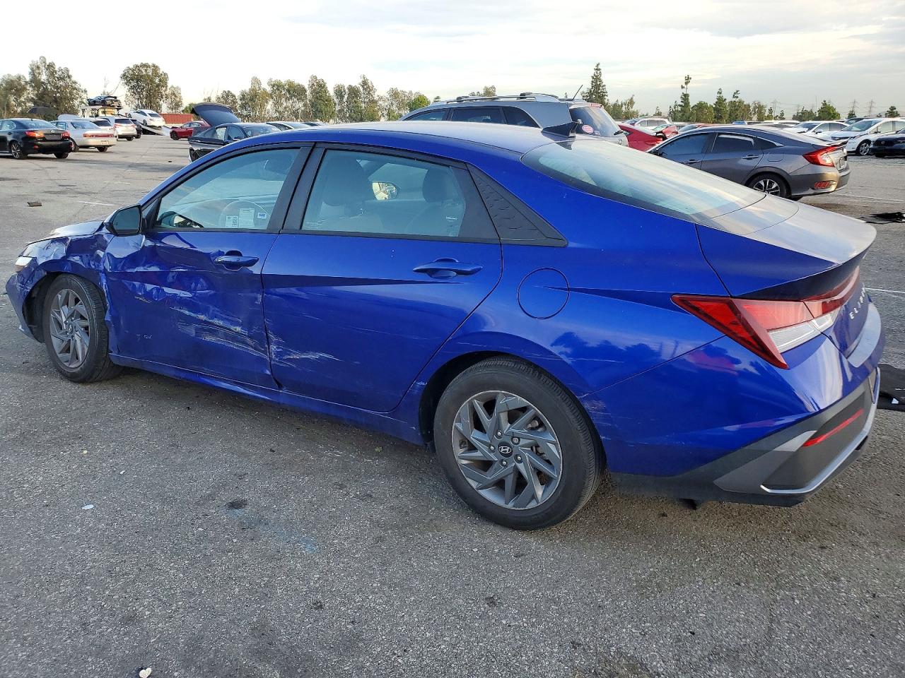 2024 HYUNDAI ELANTRA SEL photo 3
