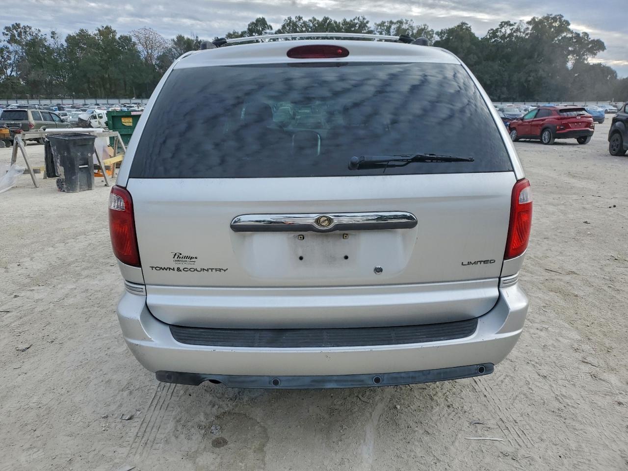 2006 CHRYSLER TOWN & COUNTRY LIMITED photo 6