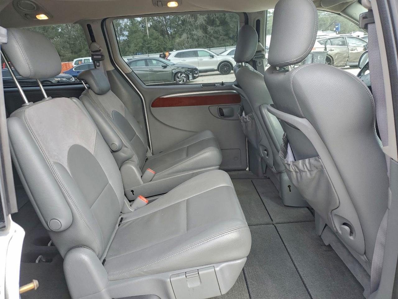 2006 CHRYSLER TOWN & COUNTRY LIMITED photo 11