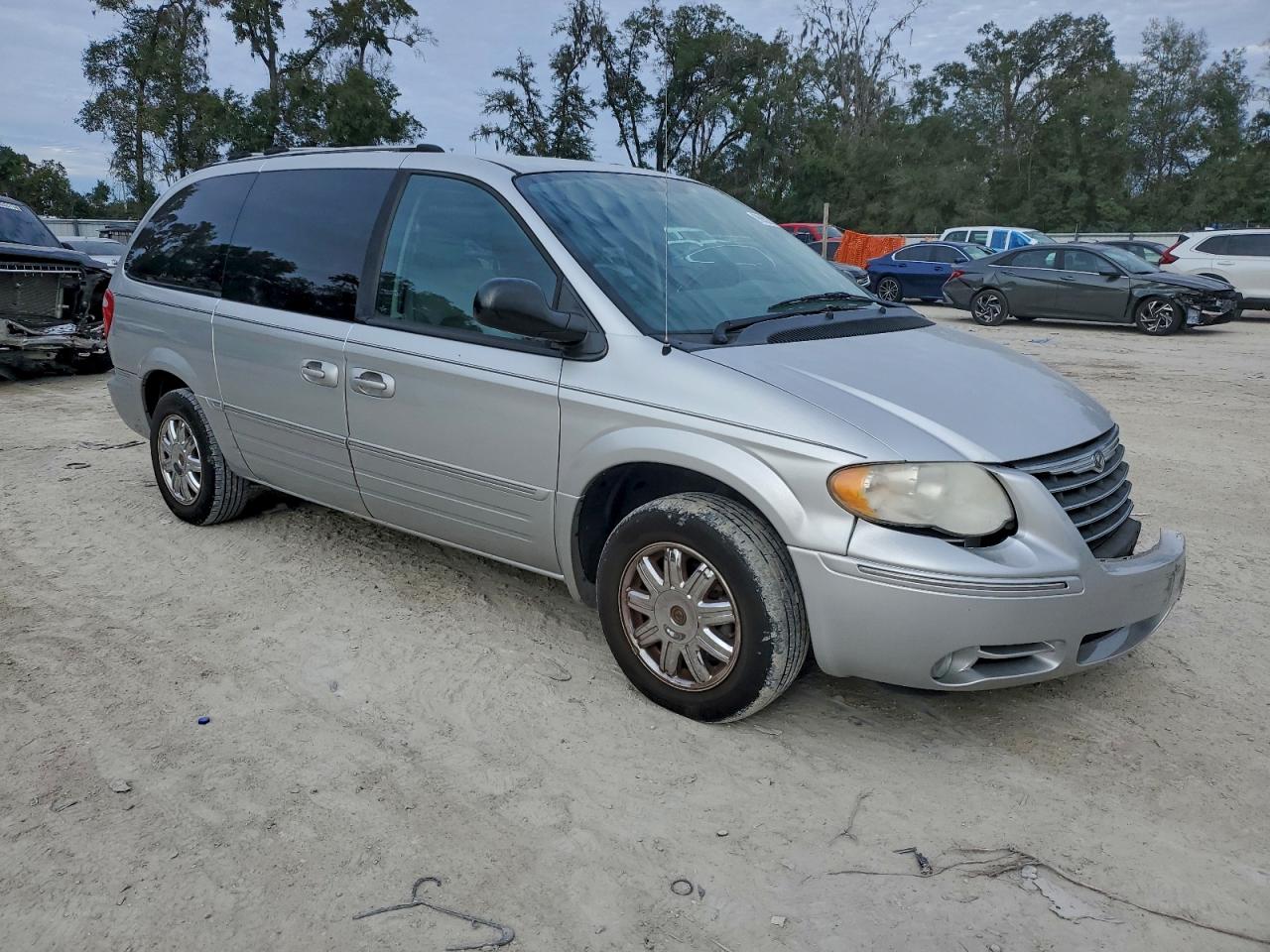 2006 CHRYSLER TOWN & COUNTRY LIMITED photo 4