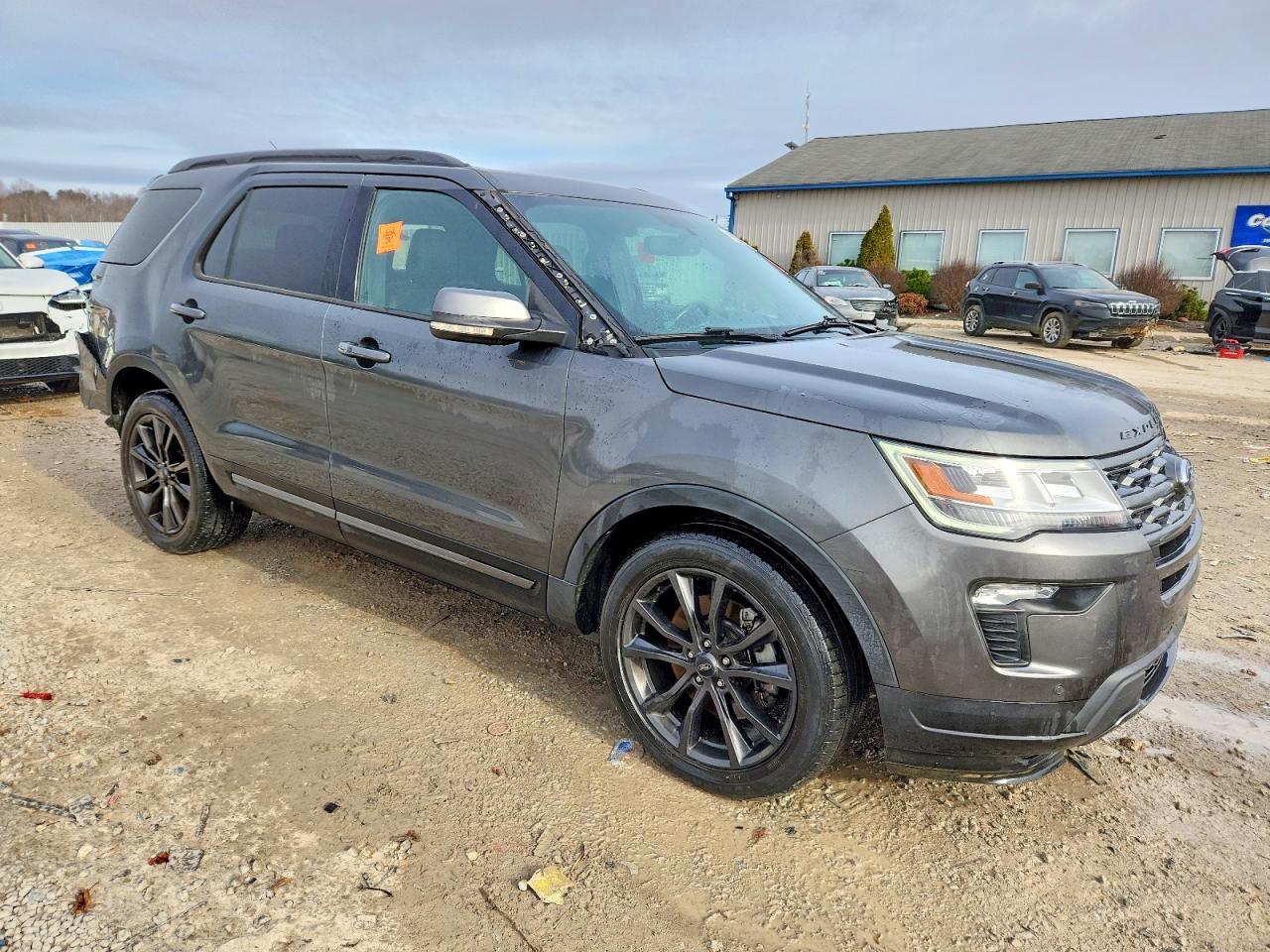 2019 FORD EXPLORER XLT photo 4