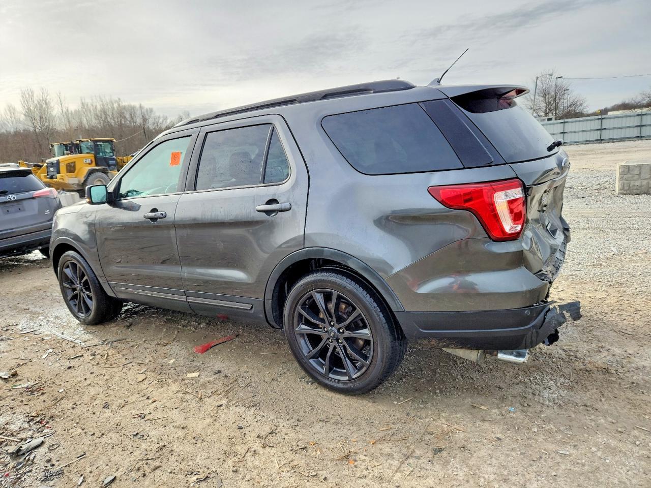 2019 FORD EXPLORER XLT photo 2