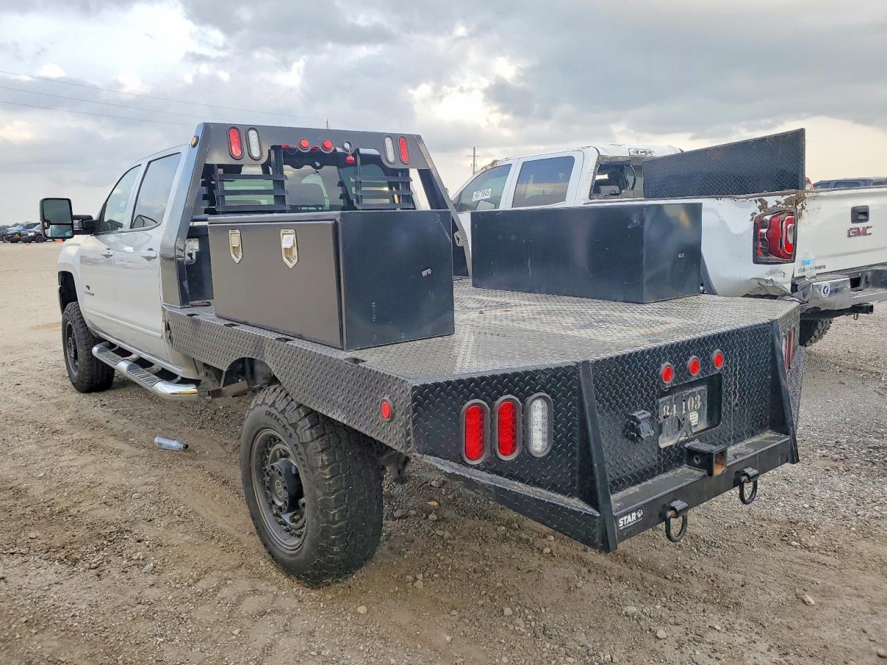 2015 CHEVROLET SILVERADO K3500 LT photo 2