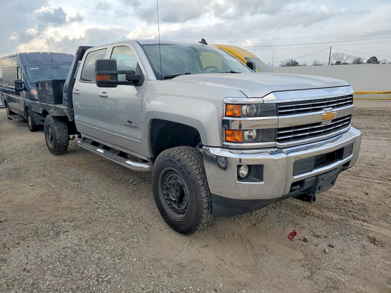 2015 CHEVROLET SILVERADO K3500 LT photo 4