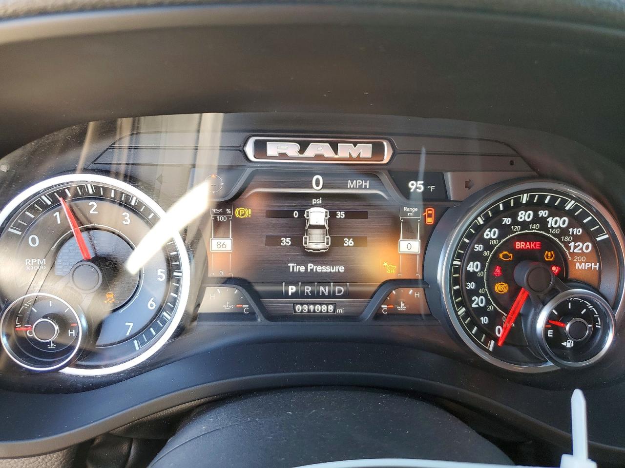2023 RAM 1500 LARAMIE photo 9