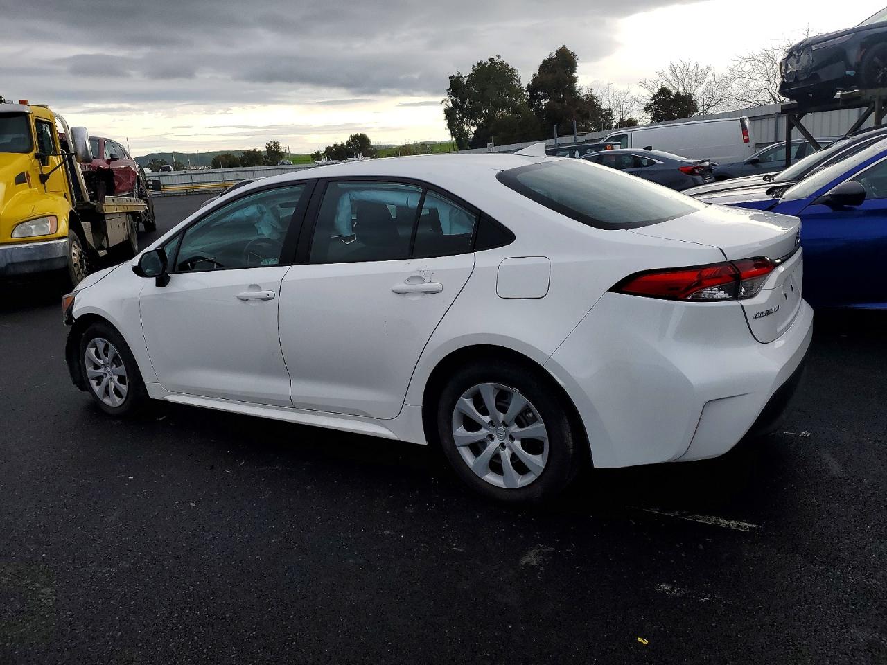 2024 TOYOTA COROLLA LE photo 2
