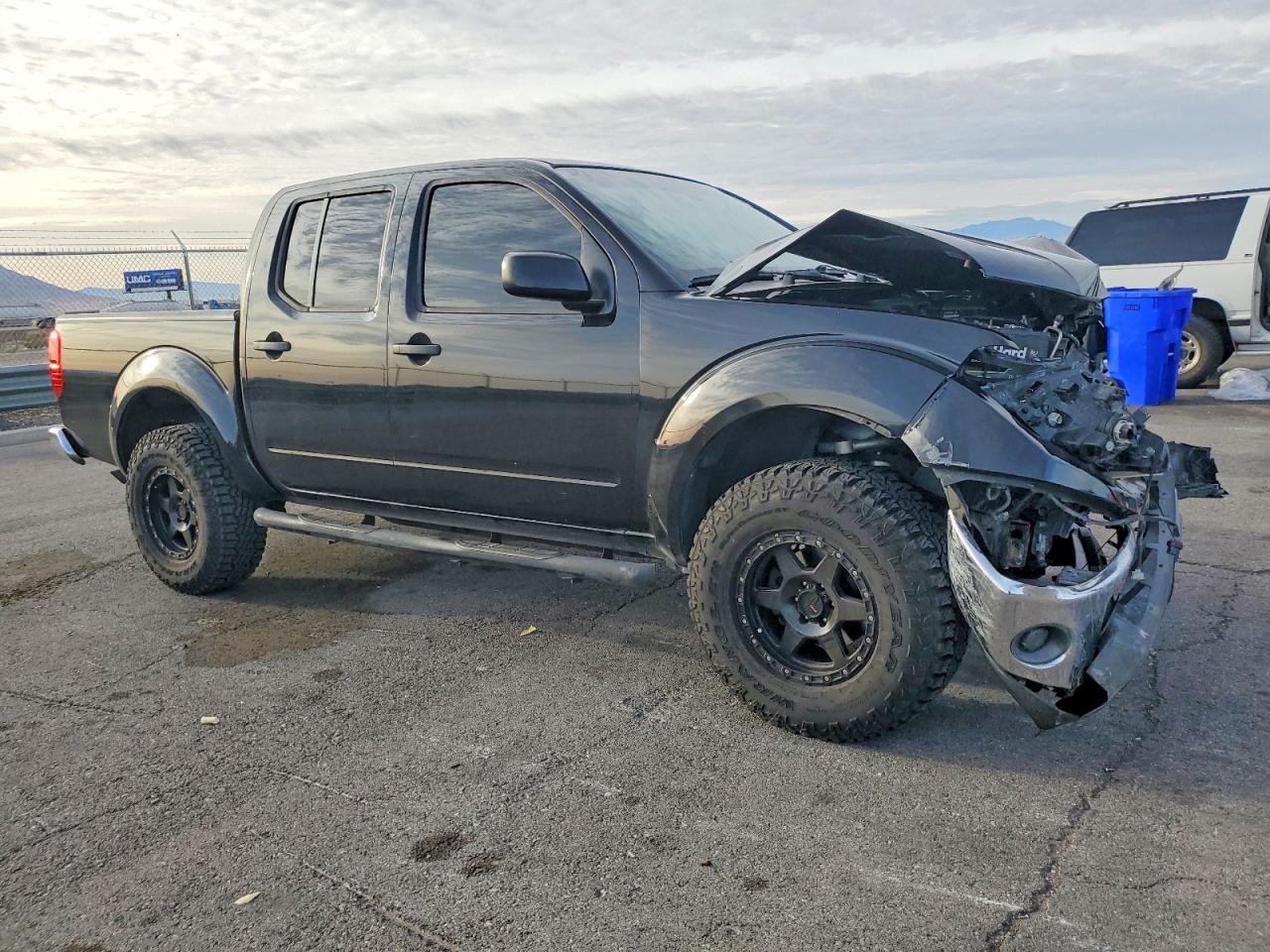 2009 NISSAN FRONTIER CREW CAB SE photo 4
