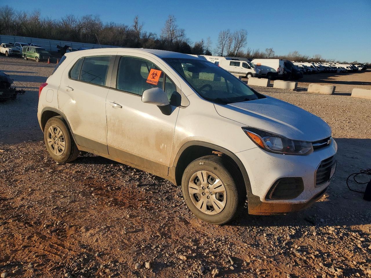 2017 CHEVROLET TRAX LS photo 4