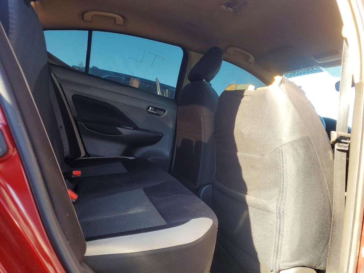 2021 NISSAN VERSA SV photo 10
