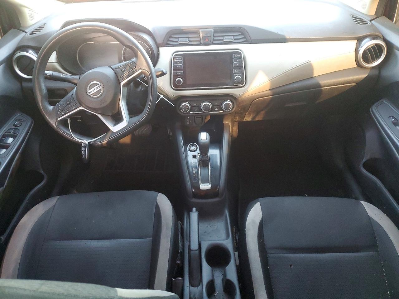 2021 NISSAN VERSA SV photo 8