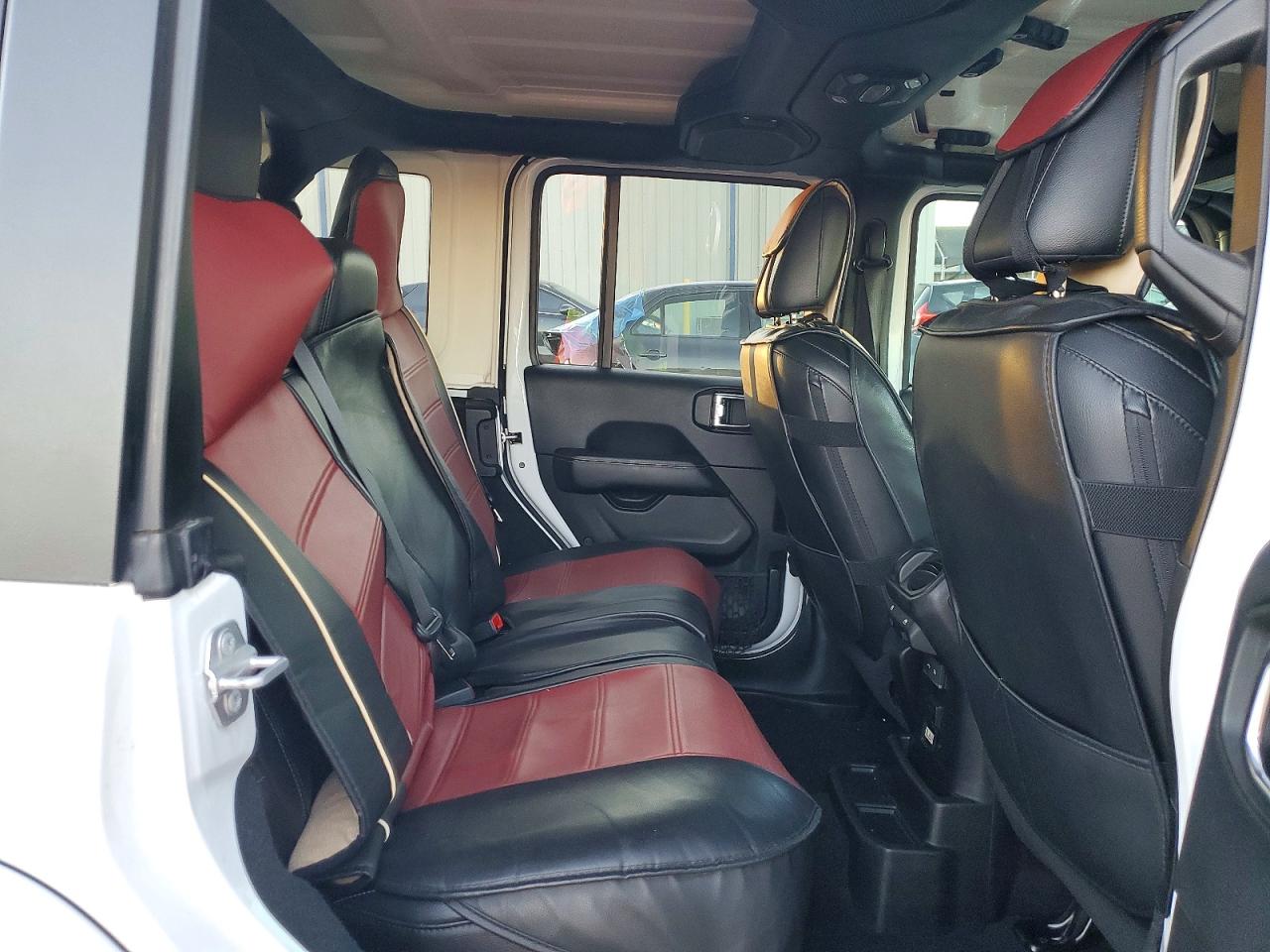 2018 JEEP WRANGLER UNLIMITED SAHARA photo 11