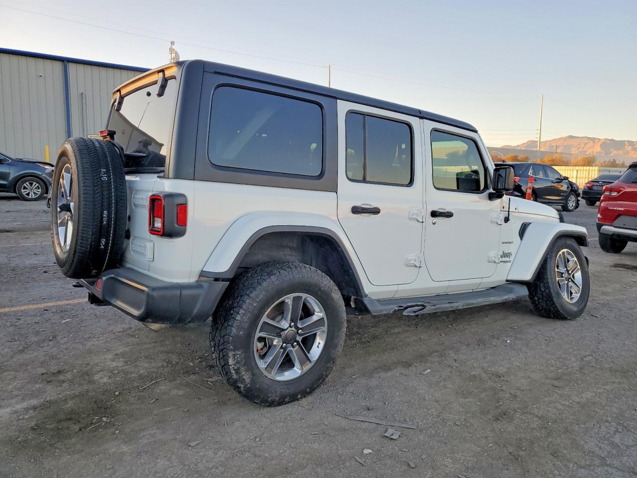 2018 JEEP WRANGLER UNLIMITED SAHARA photo 3
