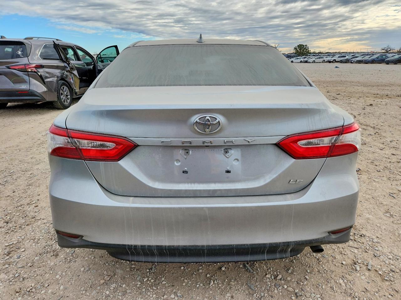 2019 TOYOTA CAMRY LE photo 6