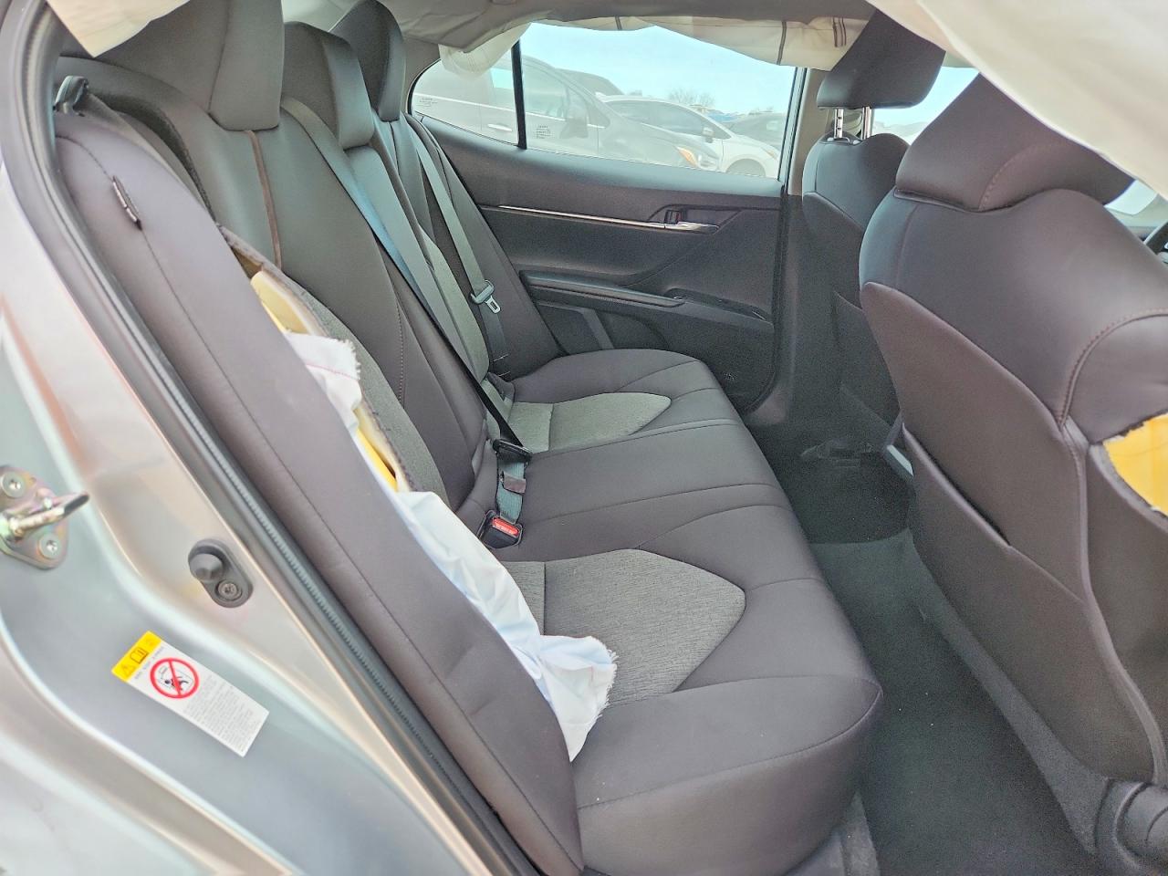 2019 TOYOTA CAMRY LE photo 10