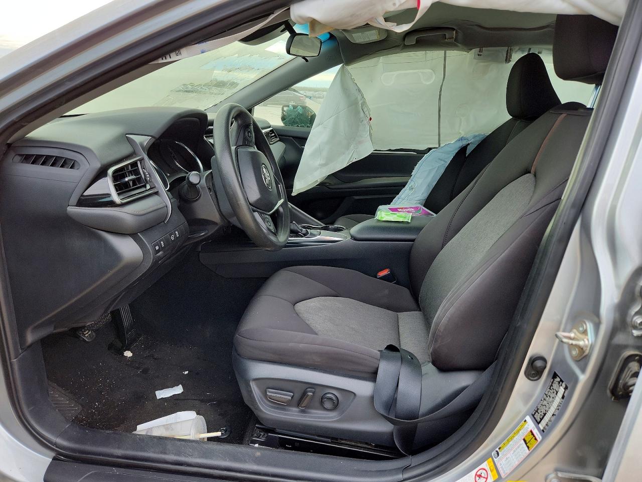 2019 TOYOTA CAMRY LE photo 7